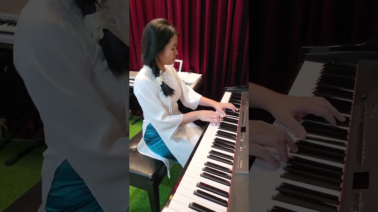 THỤC QUYÊN CHƠI PIANO ĐIỆP KHÚC MÙA XUÂN.