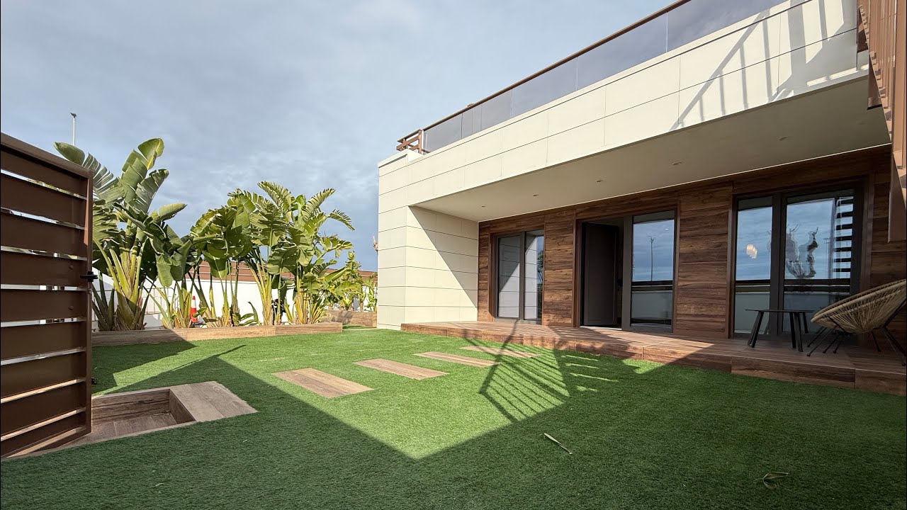 Casa de obra nueva en venta en Pilar de la Horadada. Se vende casa sostenible  