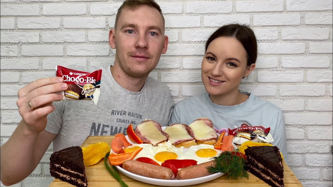 МУКБАНГ ЗАВТРАК ЯИЧНИЦА МАНГО ТОРТ БУТЕРБРОДЫ СОСИСКИ ответы на вопросы MUKBANG BREAKFAST MANGO CAKE