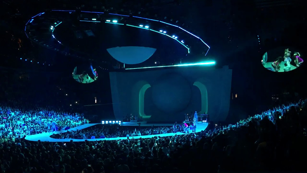 bloodline - ariana grande live in toronto