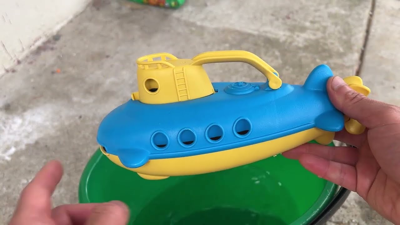 Toddlers LOVE This Bath Toy 🚤 Green Toys Submarine Water Test