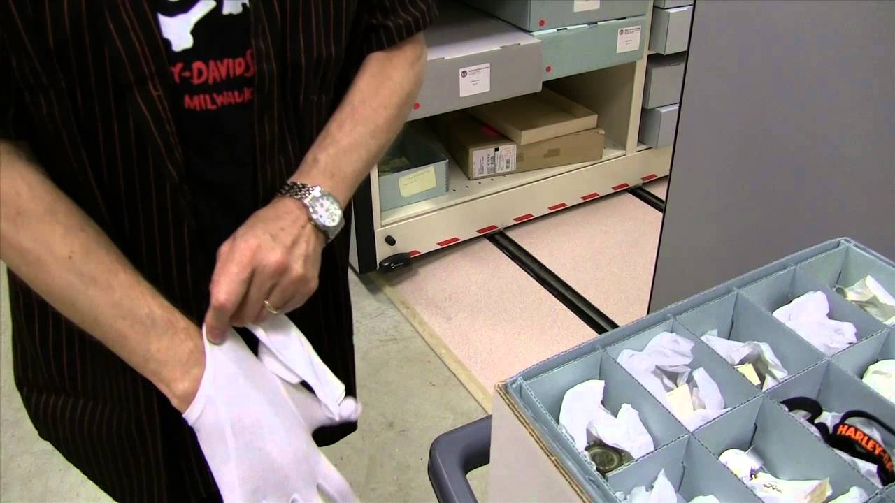 Greg's Garage - Show 18 - Part 1 - Hello & Harley-Davidson Museum Inside