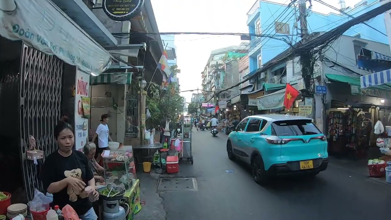 A Busy Market Street in District 4, Ho Chi Minh City: Đoàn Văn Bơ Street