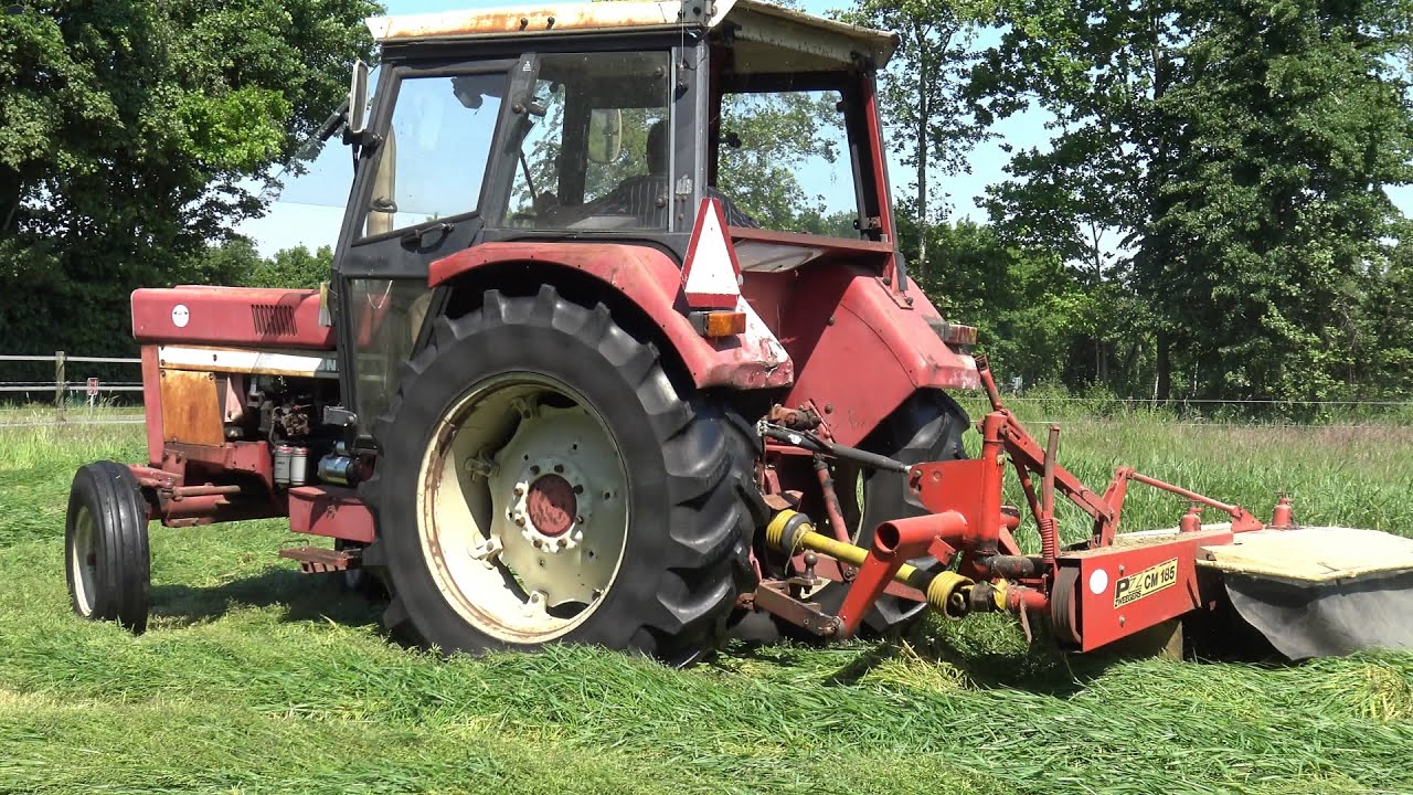 Maaien met International 644 en PZ Zweegers CM 185 cyclomaaier (2015)