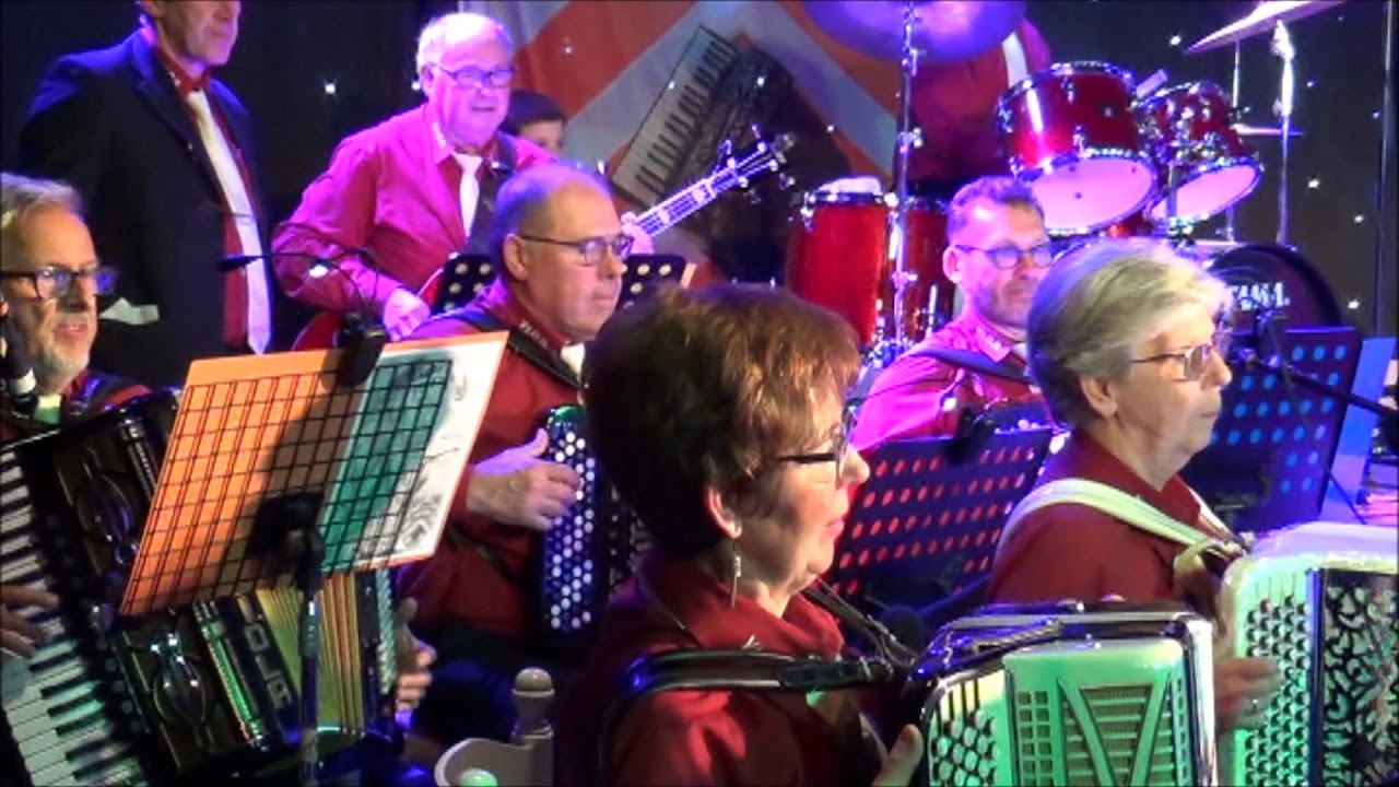 23 e Accordeonfestival clip Paul severs Zeg eens meisje