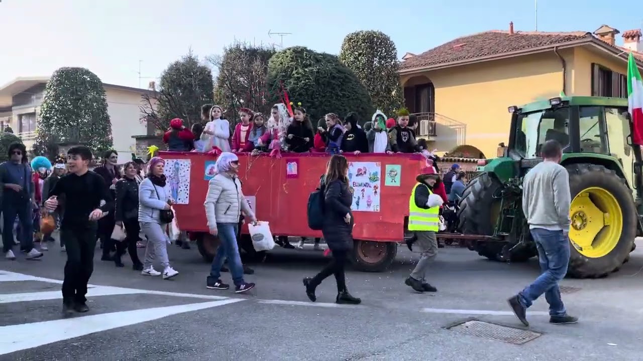 Carnevale 2024 MOTTA VISCONTI. Anche gli agricoltori sfilano.