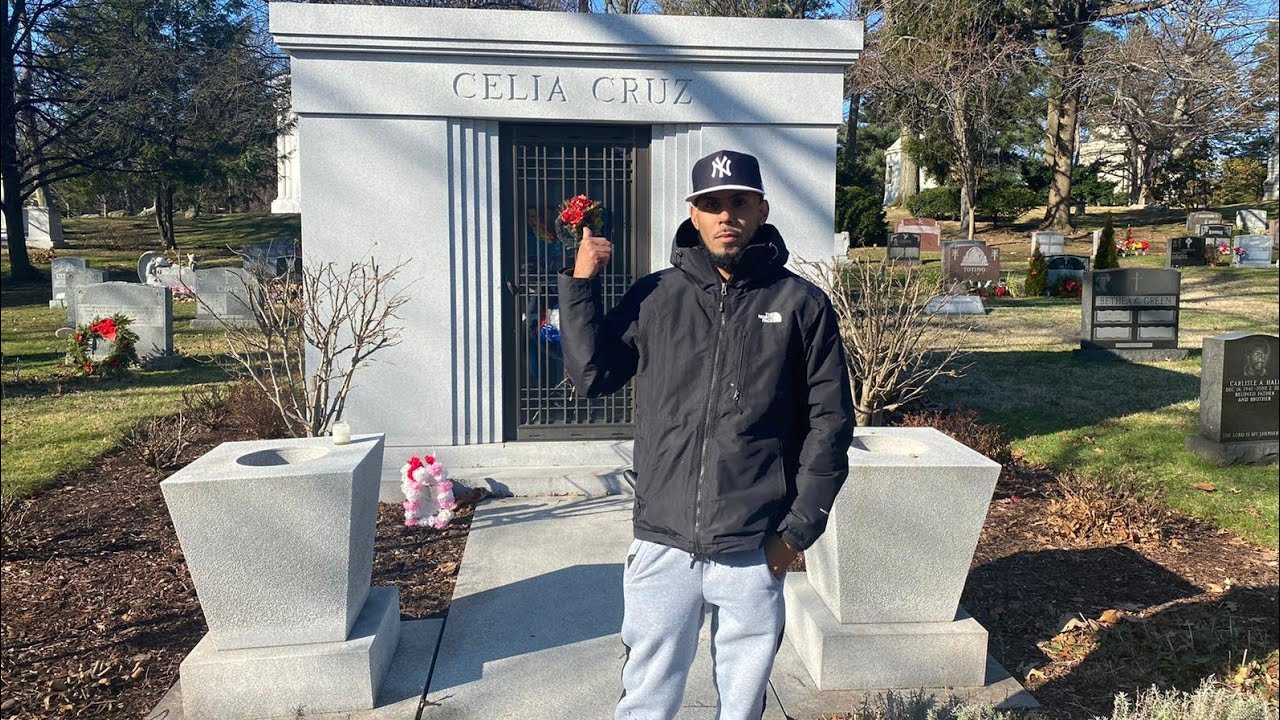 Asi Es La TUMBA De Celia Cruz & Esposo En EL BRONX Nueva York