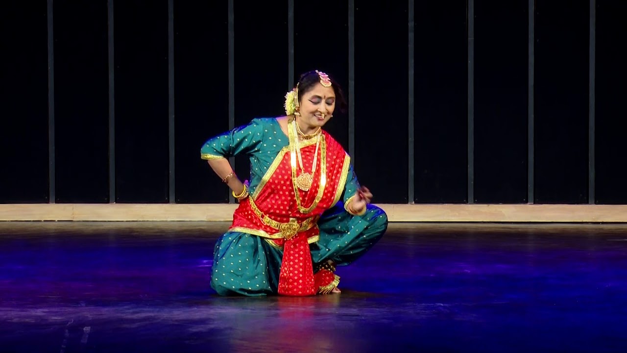 Guru Mrs Binal Wala performing vatsalya padam Krishna ni Began baro....
