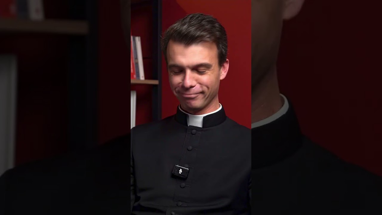 UN PR&Ecirc;TRE R&Eacute;AGIT &Agrave; UN CULTE PA&Iuml;EN DANS UNE &Eacute;GLISE
