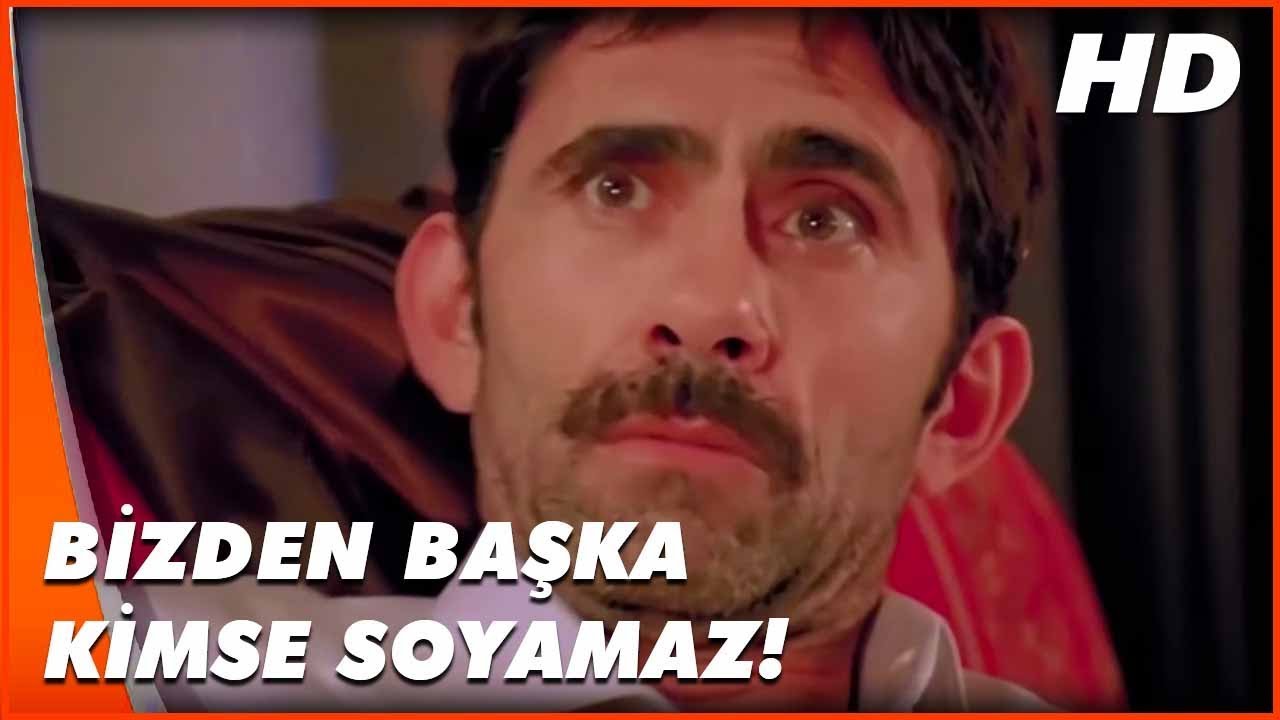 Maskeli Beşler: Kıbrıs | Ekip, Soygun Planları Yapıyor! | T&uuml;rk Komedi Filmi