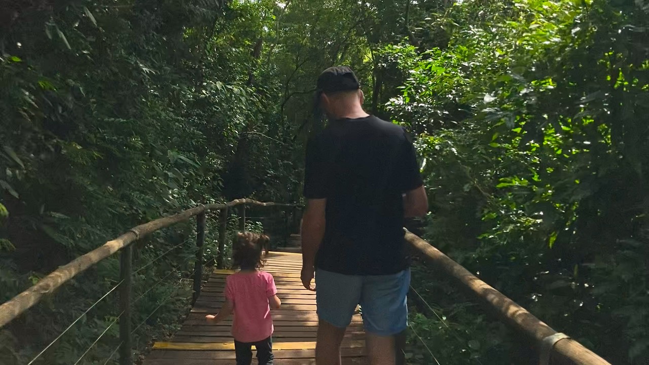 LEVAMOS A ELISA PARA CONHECER O CUESTA CAF&Eacute;, A PEDRA DO &Iacute;NDIO E A CACHOEIRA DA MARTA - BRASIL