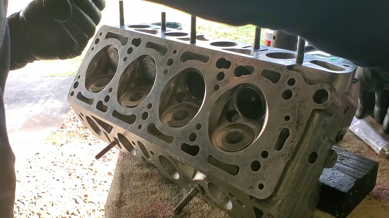 1979 Fiat Spider 124 lapping the valves