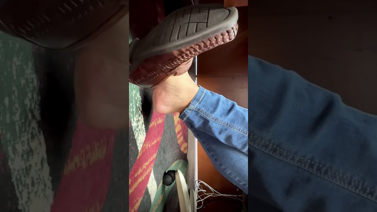 Male Sockless Shoeplay #sockless #shoeplay #socklessloafers #loafers