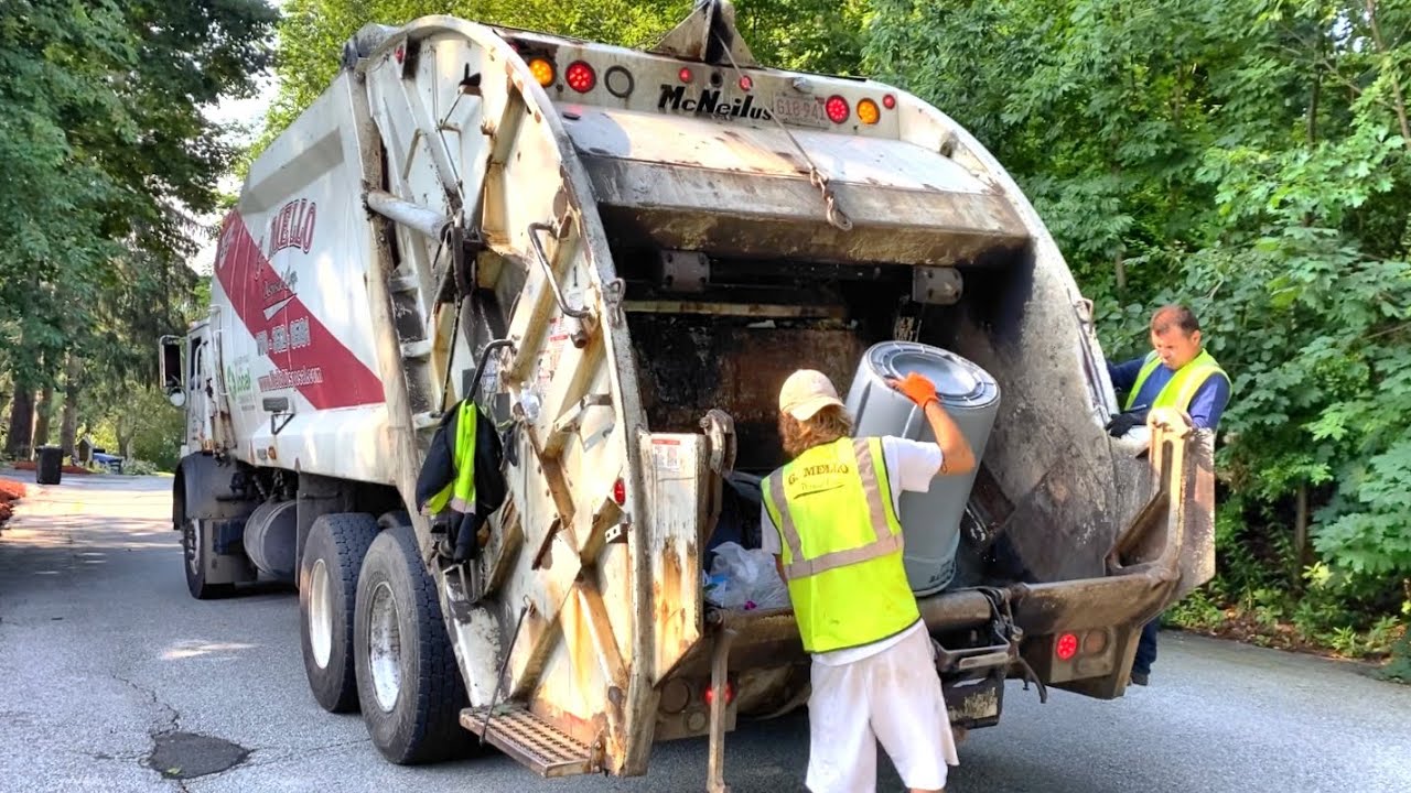 Roaring 2005 Mack MR McNeilus Rearloader Garbage Truck 