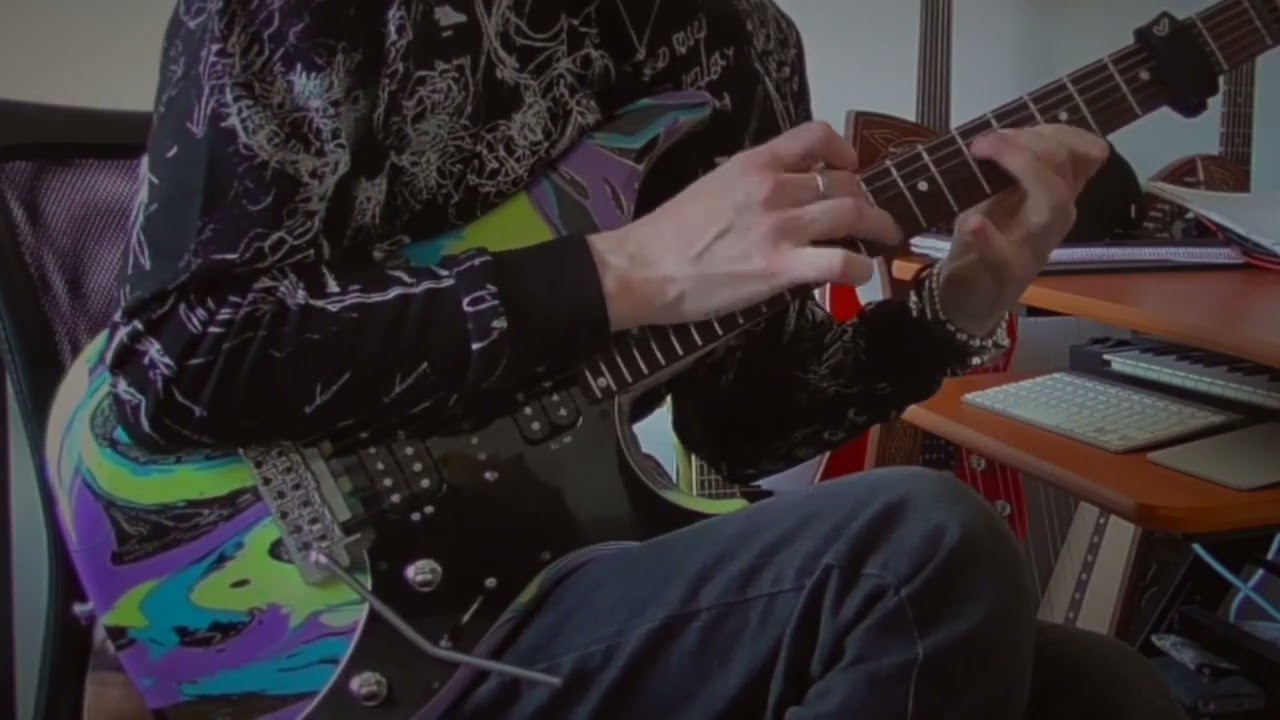 Playing a solo over Allan Holdsworth’s ‘Fred’ backing track