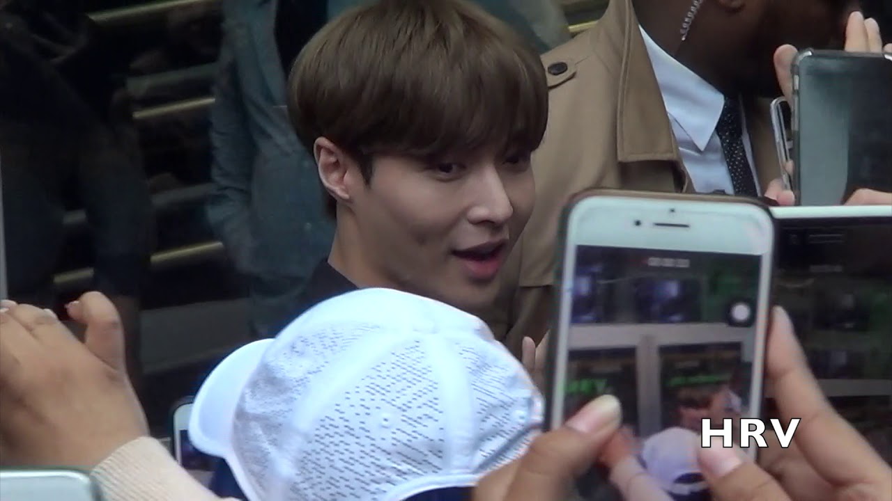 Lay Zhang Arrives to WILD fans at AOL BUILD Studio in NYC!