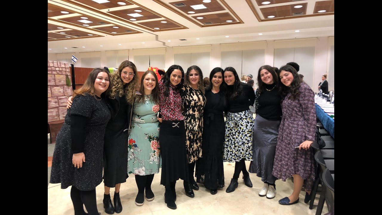 Neve Bat Mitzvah for Neve Students with Moms and Daughters