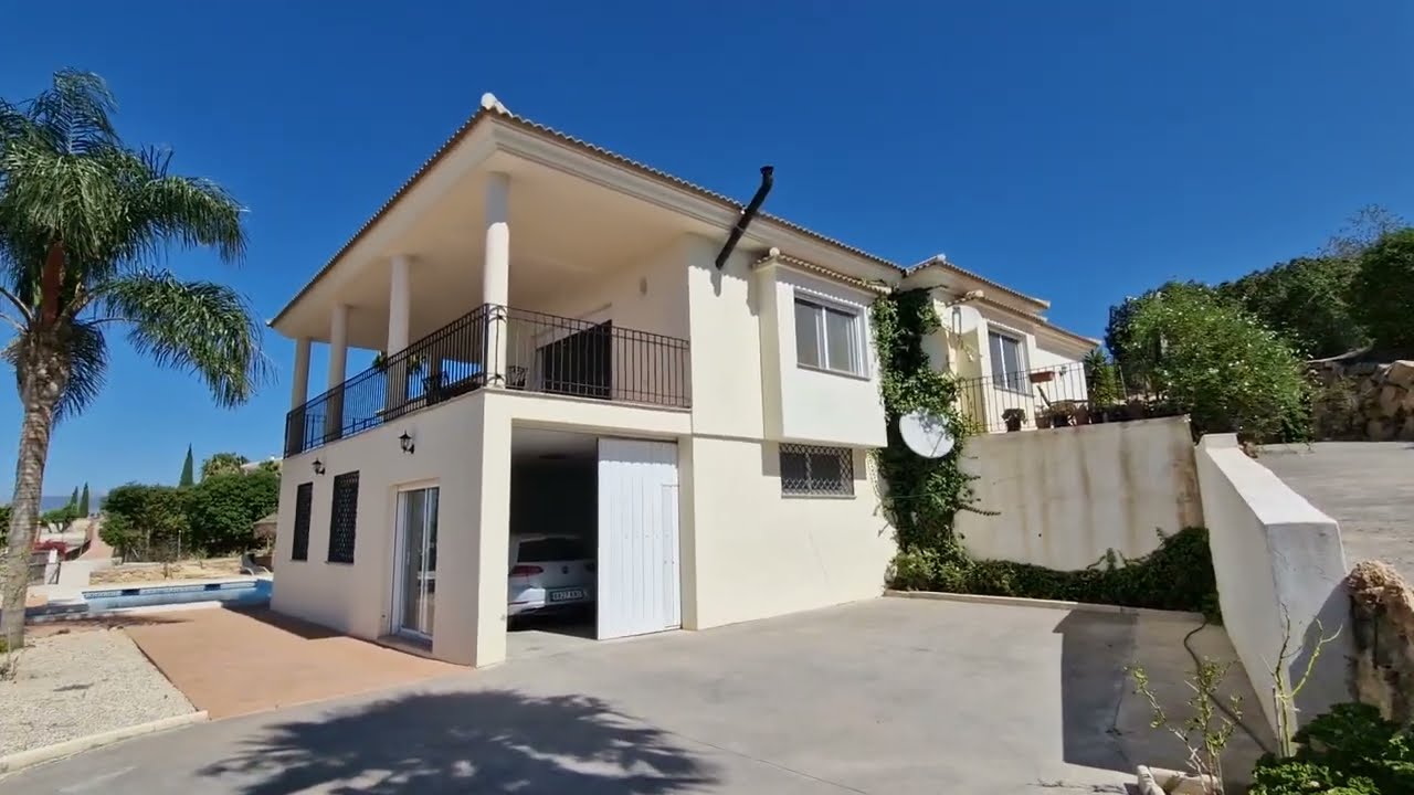 Buying a holiday home in Andalucia: Villa Cocotera at Periana, EXCLUSIVE at 699,000€
