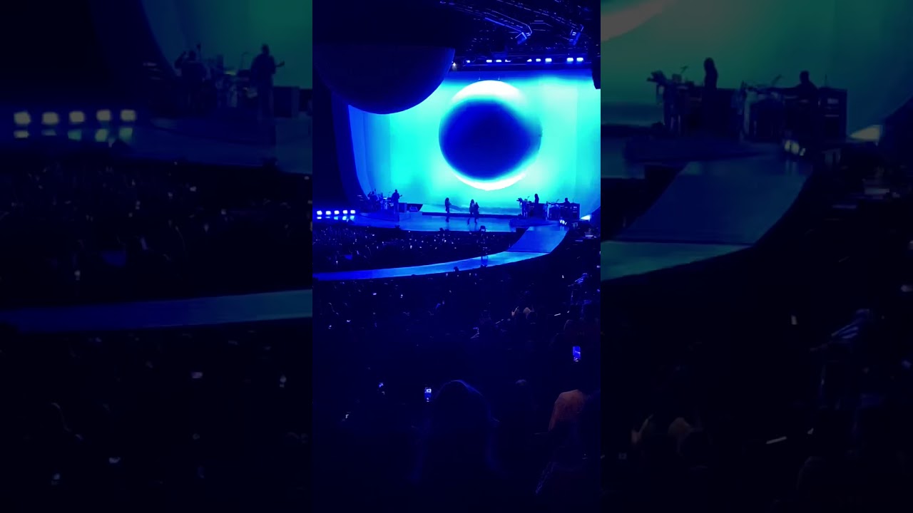 Ariana Grande and Liz Gillies - Give It Up live in Atlanta, GA 11/19/2019