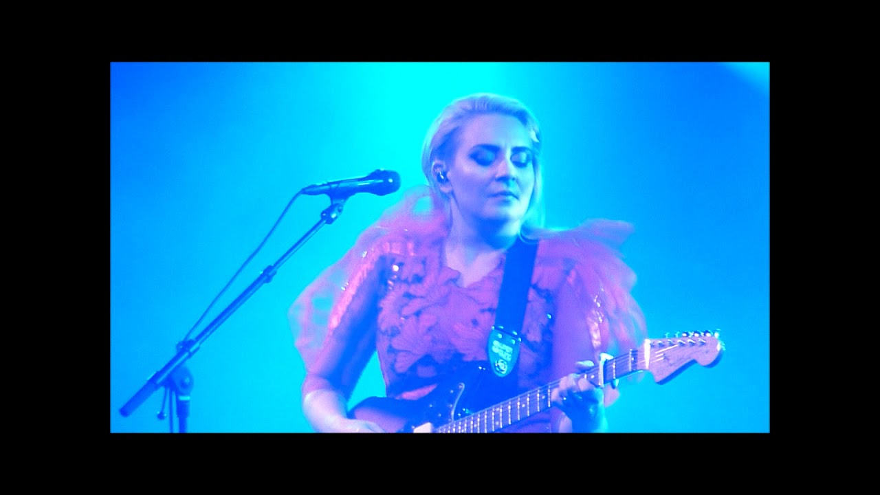 Eivør - Brotin (live @ Paradiso Noord, Amsterdam 27.10.2021) 1/6