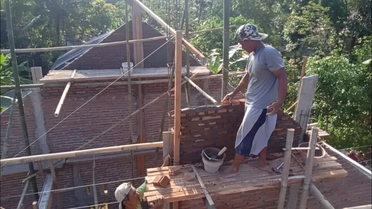 pembuatan steger untuk gunungan rumah atau pemasangan bata gewel rumah