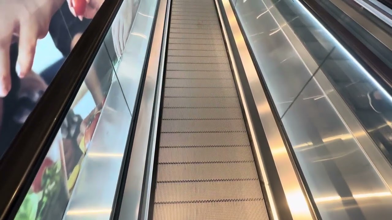 Brand new C&W travelator/moving walkway at Thomson Plaza
