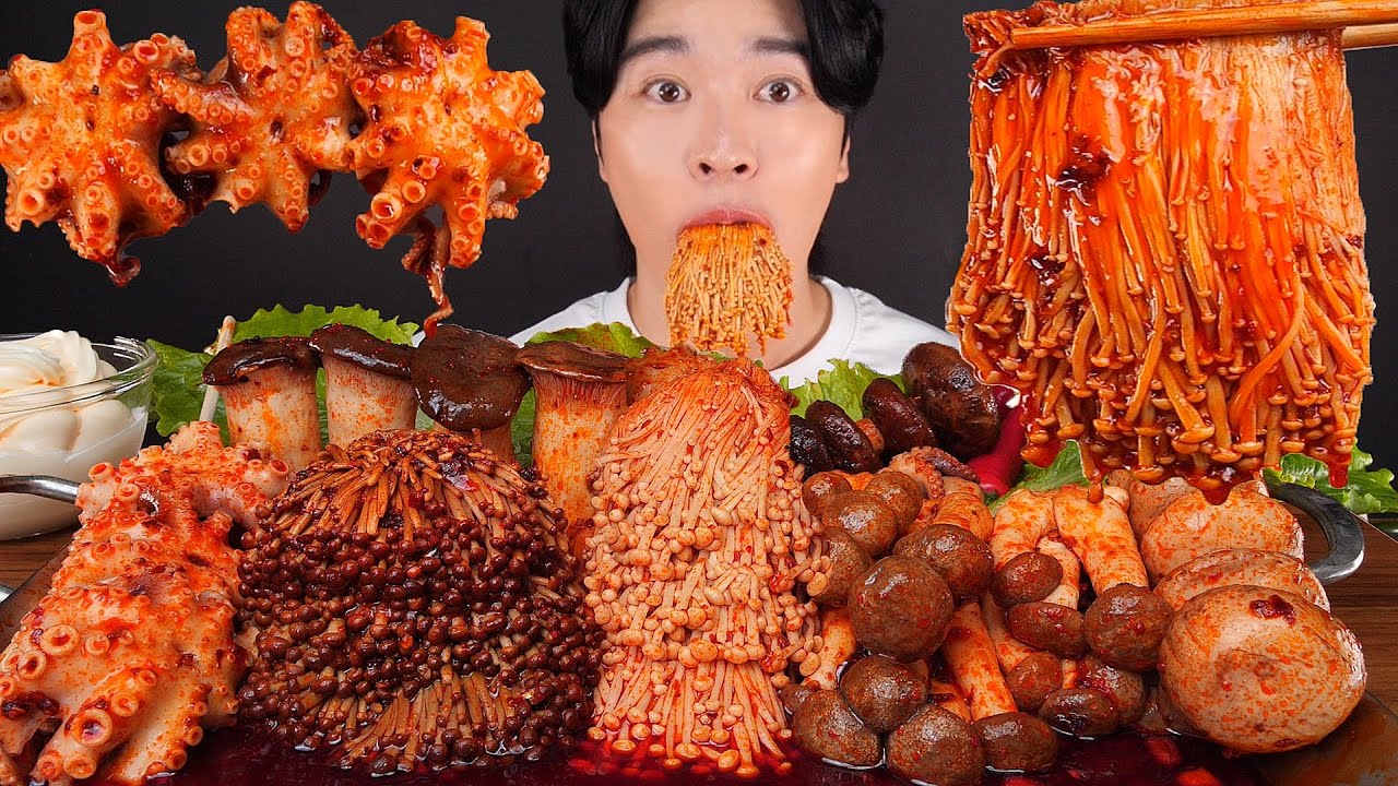 есть острые грибы и осьминога SPICY MUSHROOMS 🍄 OCTOPUS ENOKI MUSHROOM ASMR MUKBANG 