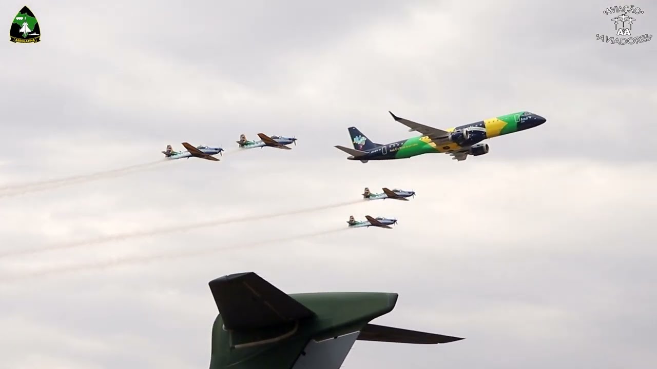 Esquadrilha da Fuma&ccedil;a voando com Embraer E-195 e NA-T6 - Domingo A&eacute;reo AFA 2022
