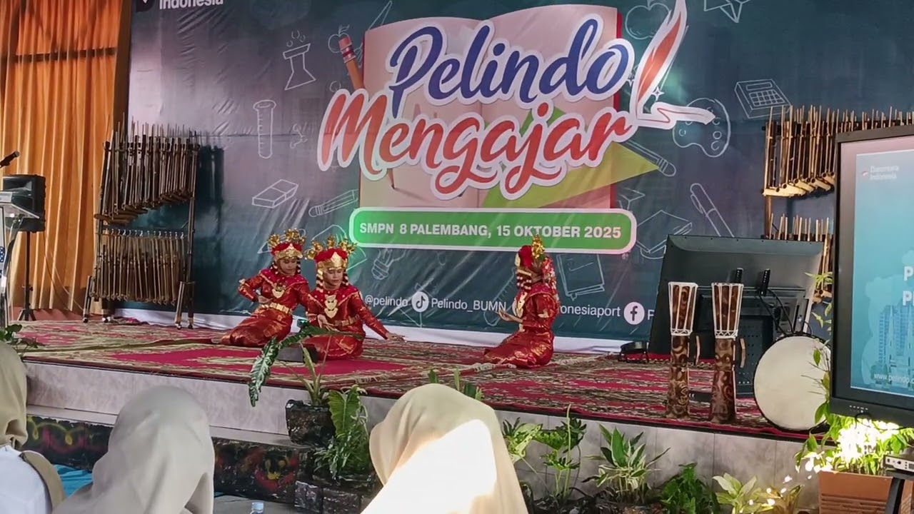 Tari tanggai , dalam acara pelindo mengajar di Smp N 08 palembang