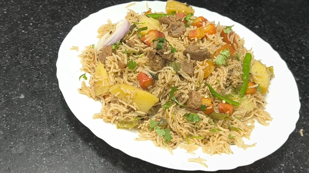 खुशबूदार खिला-खिला मिक्स सब्जीऔर सोयाबीन का पुलाव  खाते ही मजा आ जाए I mix veg and soyabean pulao.