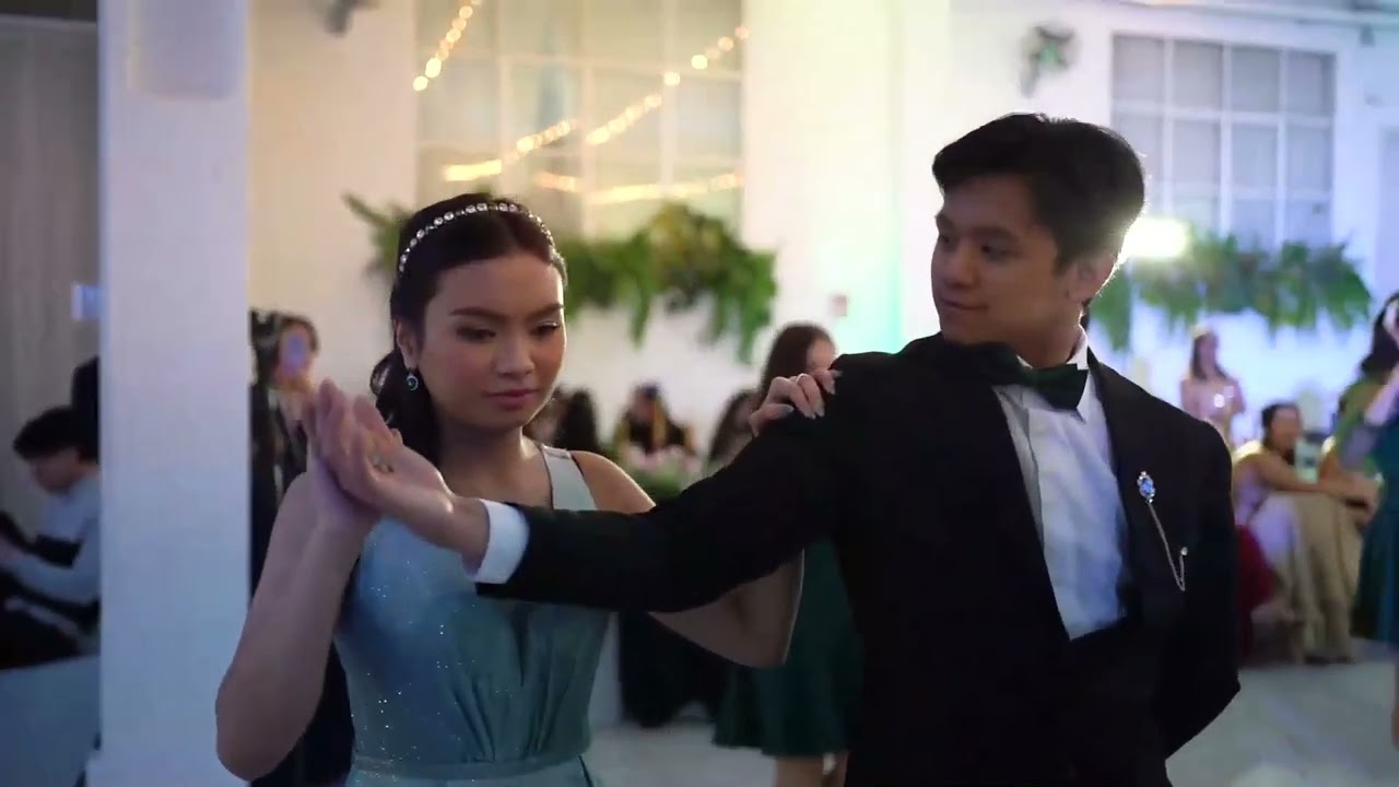 Cotillon Dance Arra Gwen @18 - Can I have this dance? (HSM3) & Dandelions