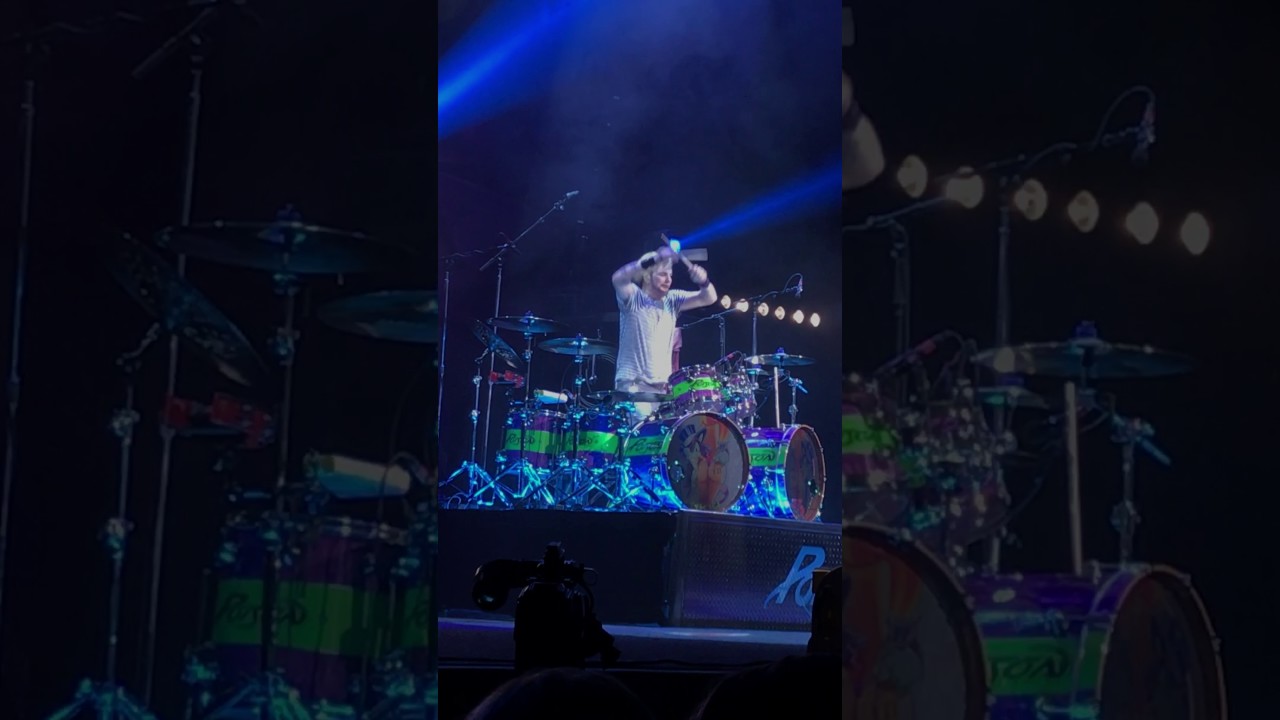 Poison Drummer Rikki Rockett performs amazing drum solo.