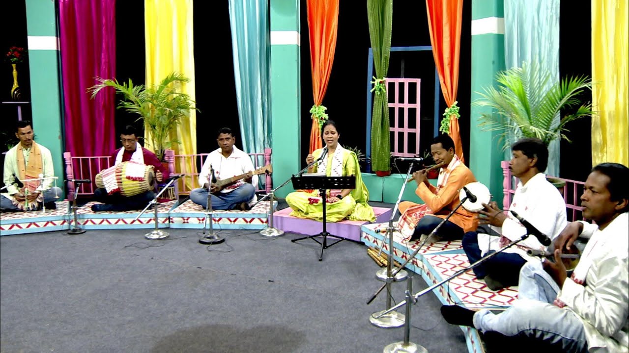 Kamrupi Loko Geet By REKHA RANI BORA & Party .  DDK DIBRUGARH.