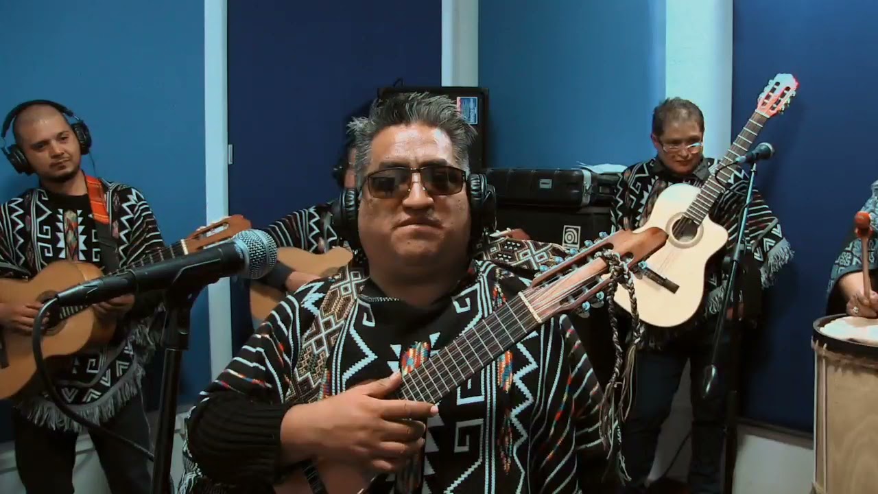 estudio para charango! versión : calchakis interpreta : fortaleza andina de México!
