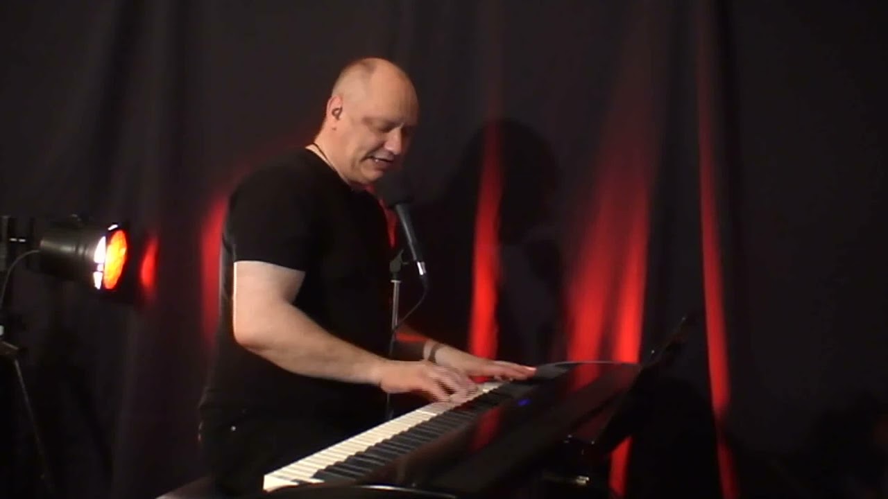 In the Ghetto - Cover with Piano   Chris Vincent Berlin Performer