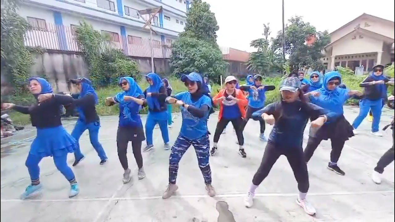 Aerobic Kemuning Club by Instruktur Zin Nia si goyang Uget2 