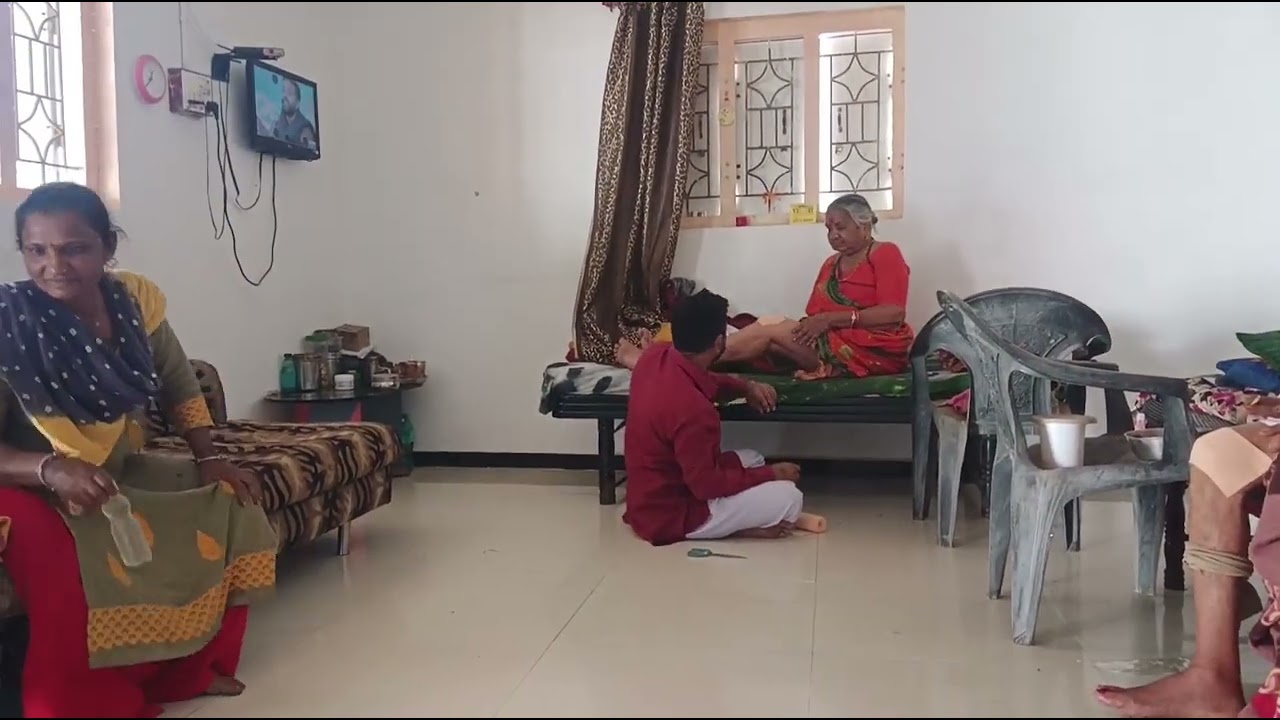 માં બાપ થી મોટું આ દુનિયા માં કોઈ નથી.