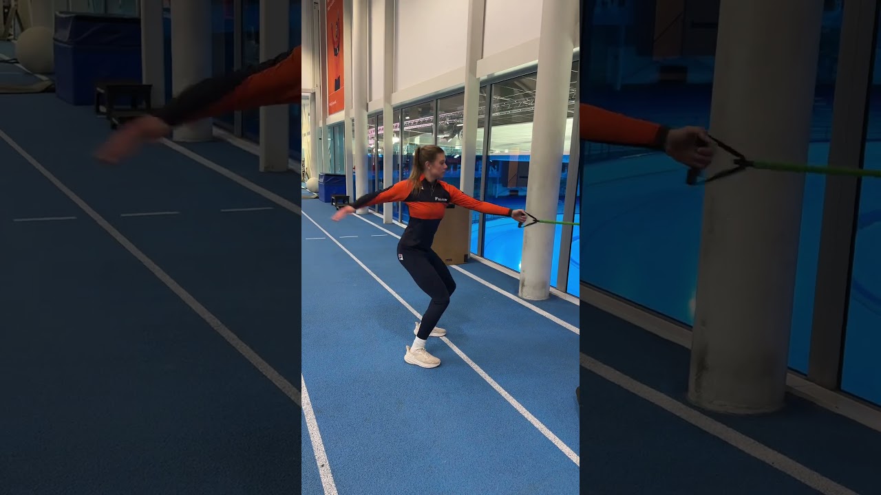 Warming-up 🆙 Voor welke sport? 🤔 #teamnl #champion #ice #iceskating #warmup #pirouette #skating