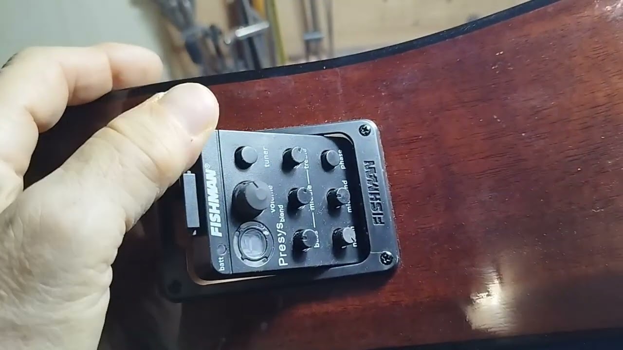 Acustic guitar Morris preamplificatore Fishman install