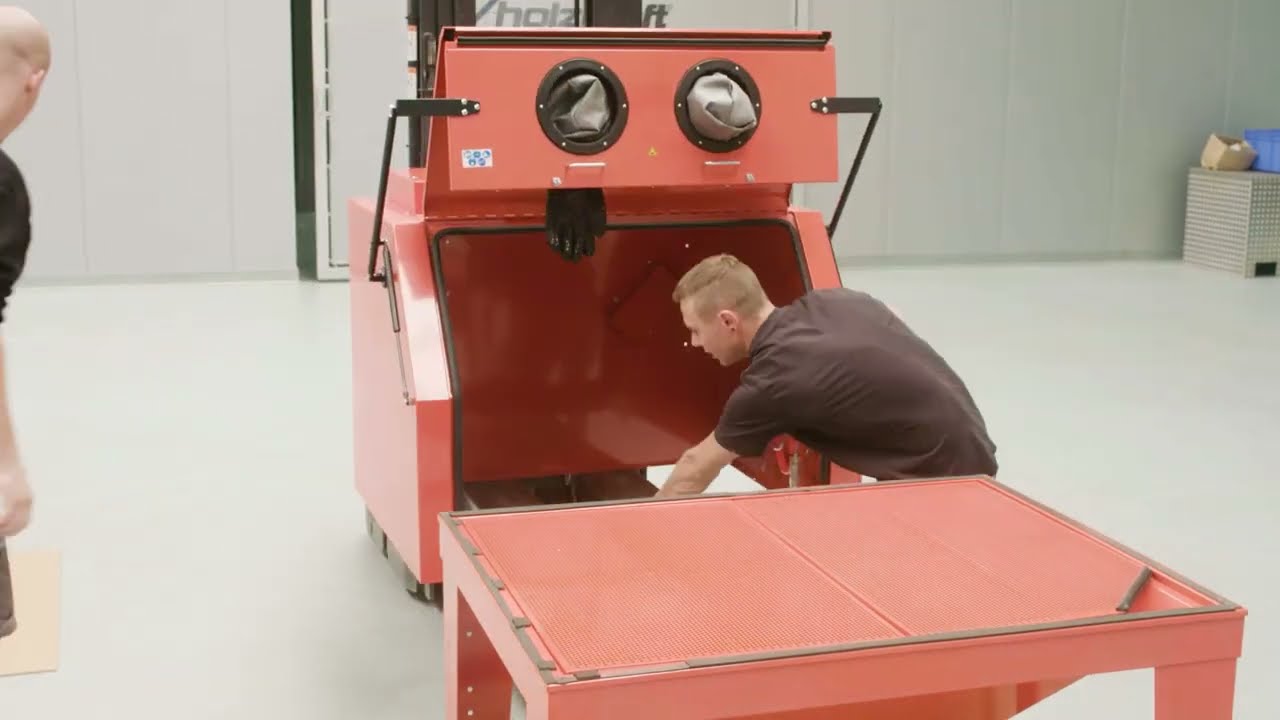 Upgrade Your Workspace with the Unicraft professional sandblasting cabinet range!