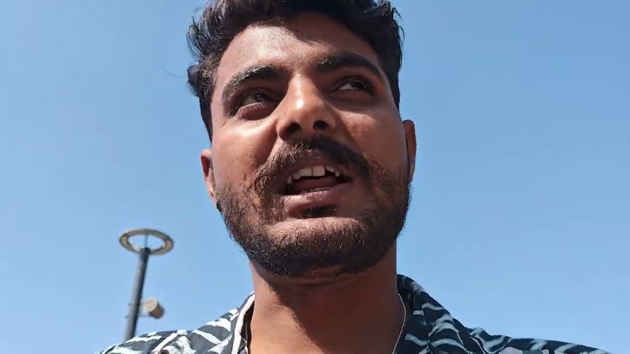 Me aur mera dost Kankaria lake me ghumne aaye bahar  gye to ye ho gya