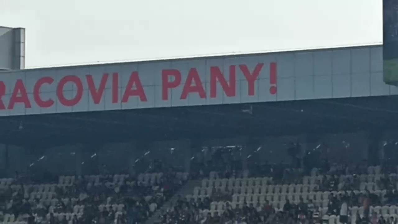 Dorota Terlecka i Cracovia Pany podczas meczu Cracovii z Brukbetem Nieciecza!💪⚪🔴#CRABBT