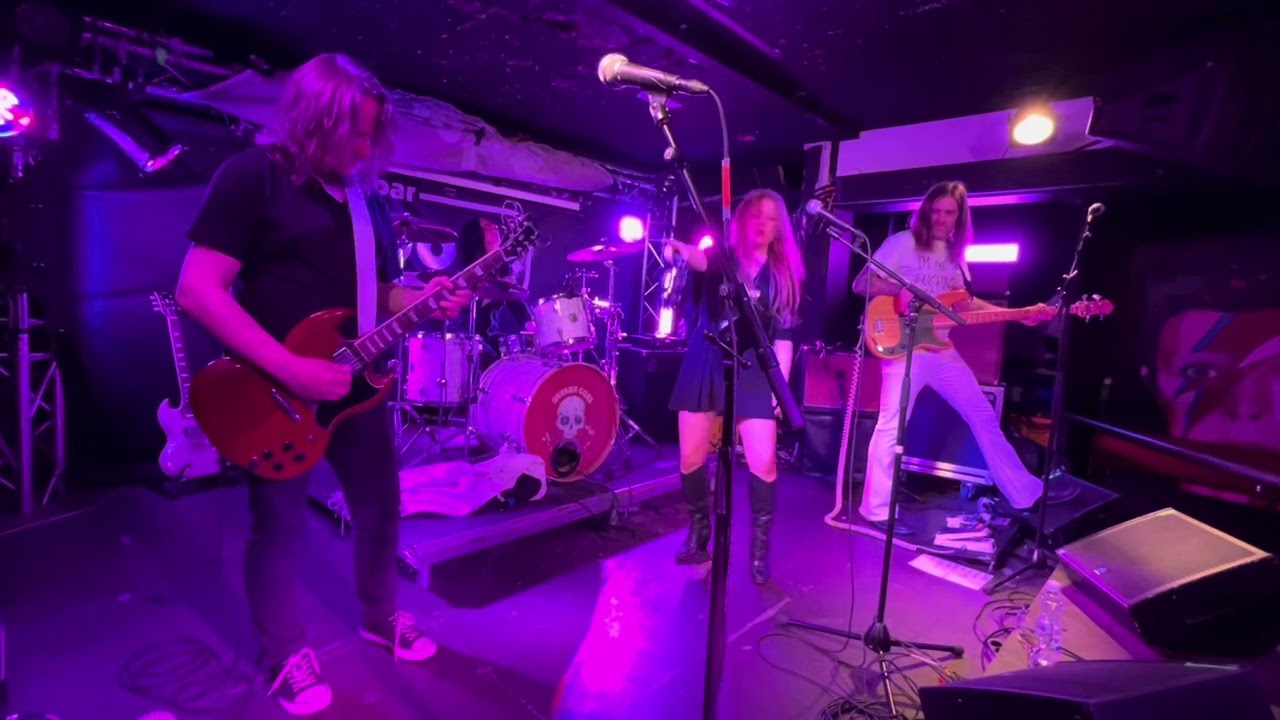 The Black Bubbles - Doom (Bar Loose, Helsinki 19.04.2025)