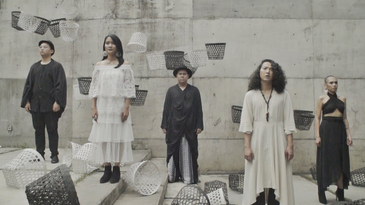 Tashoora - Hitam (Official Music Video)