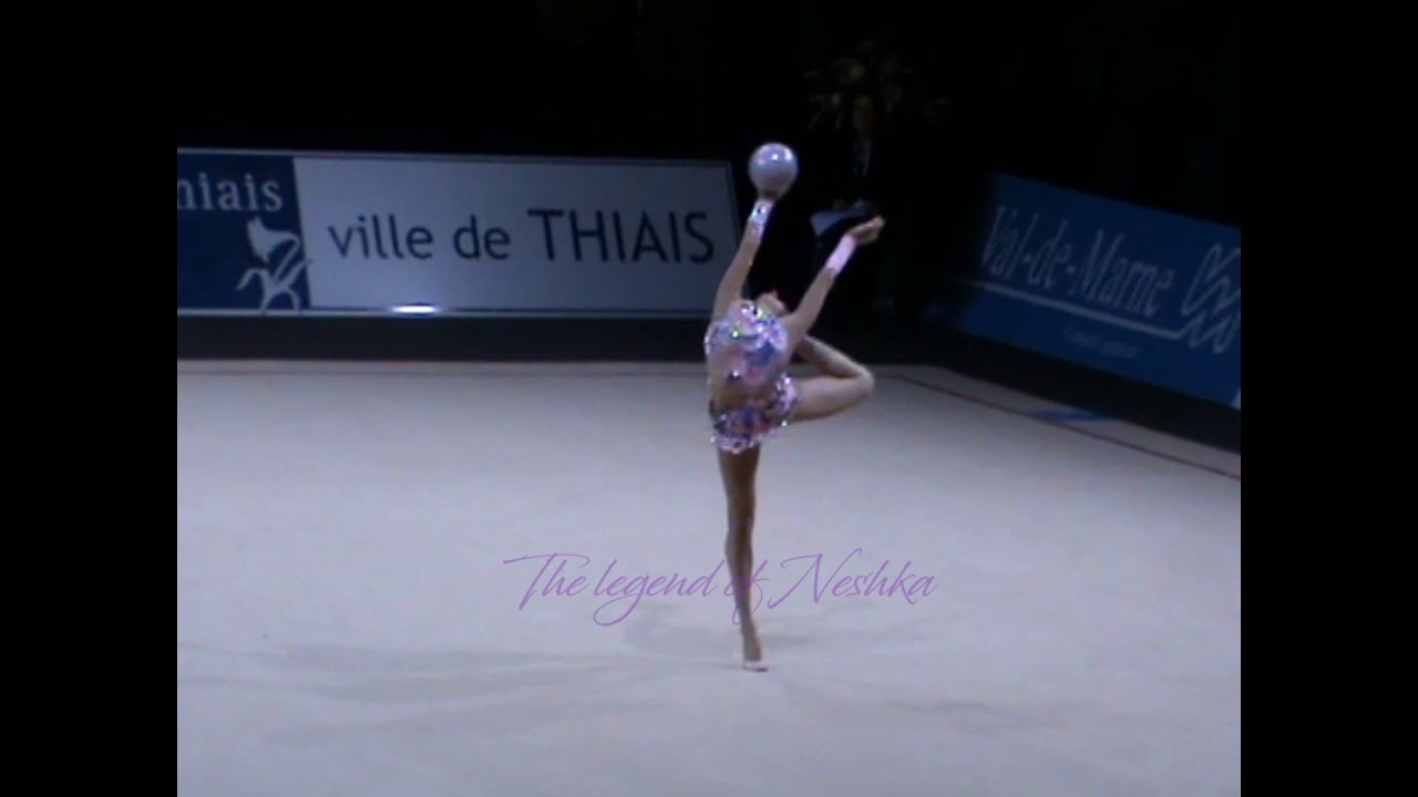 Evgueniya KANAEVA (RUS) ball - 2009 Thiais senior AA