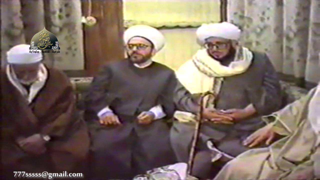 انشاد الشيخ محمود الدرة في بيت الشيخ عبدالحكيم عبد الباسط بحضورالسيد محمد علوي المالكي عام 1995م