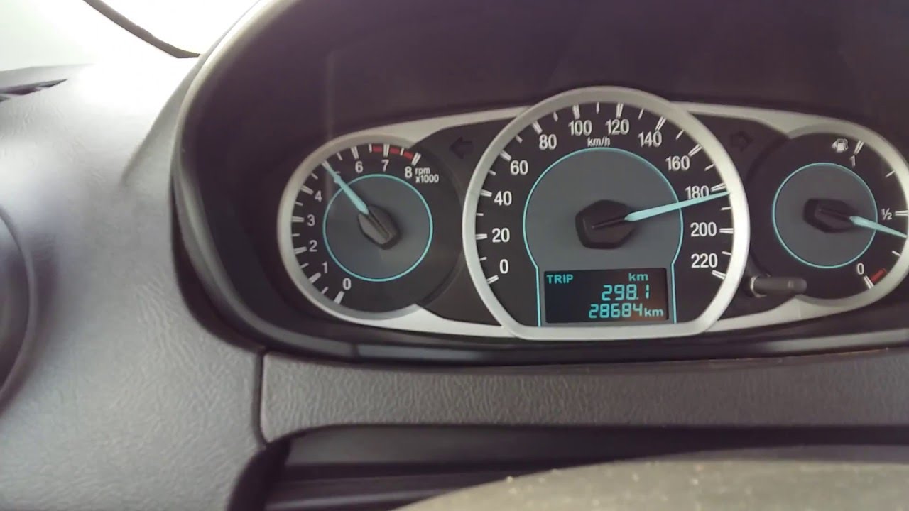 Ford Ka 1.5 dando tudo de 4ª marcha
