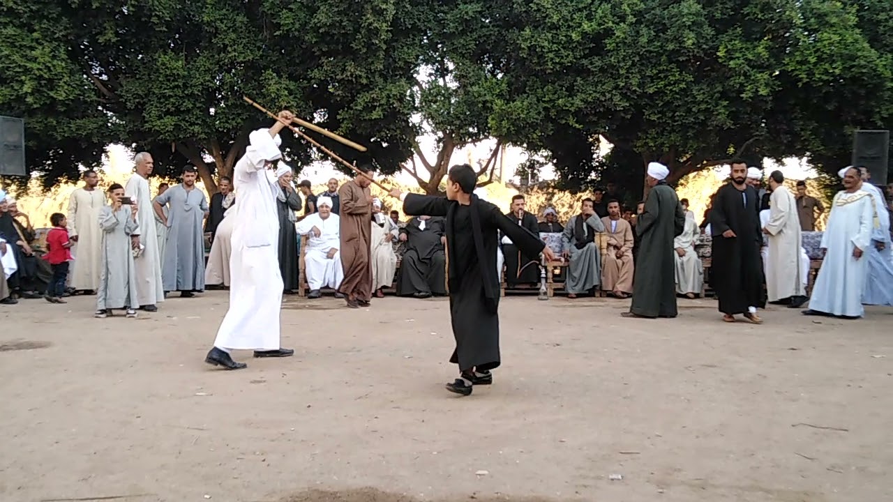 طفل لعبة التحطيب المعجزة ( فيصل عمر الضوى القيرى ) ومهارته العالية فى التحطيب