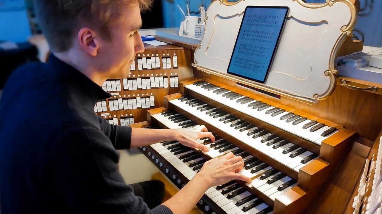 Widor Toccata x Adeste Fideles on the Bruckner organ!