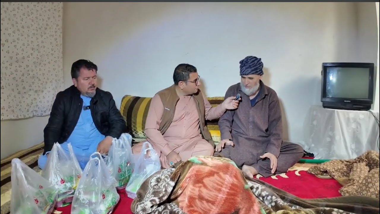 کمک و افطاری توسط رستورانت برگ برای سرباز حکومت پیشین